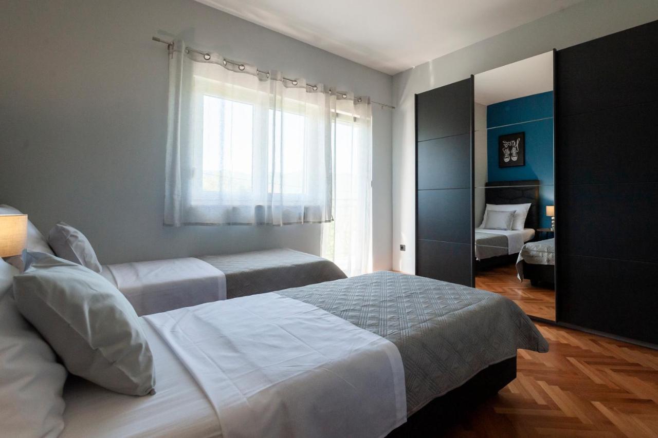 Villa Latica Dicmo Buitenkant foto