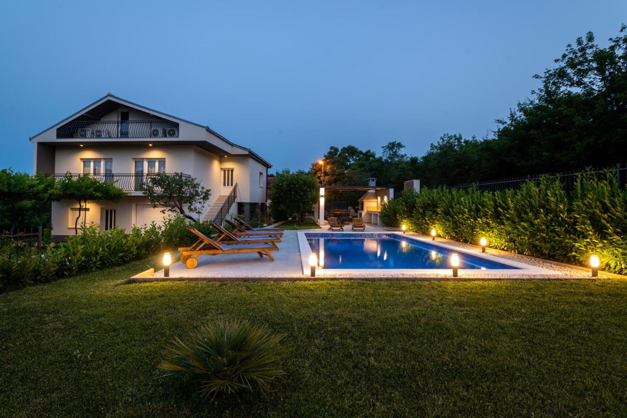 Villa Latica Dicmo Buitenkant foto