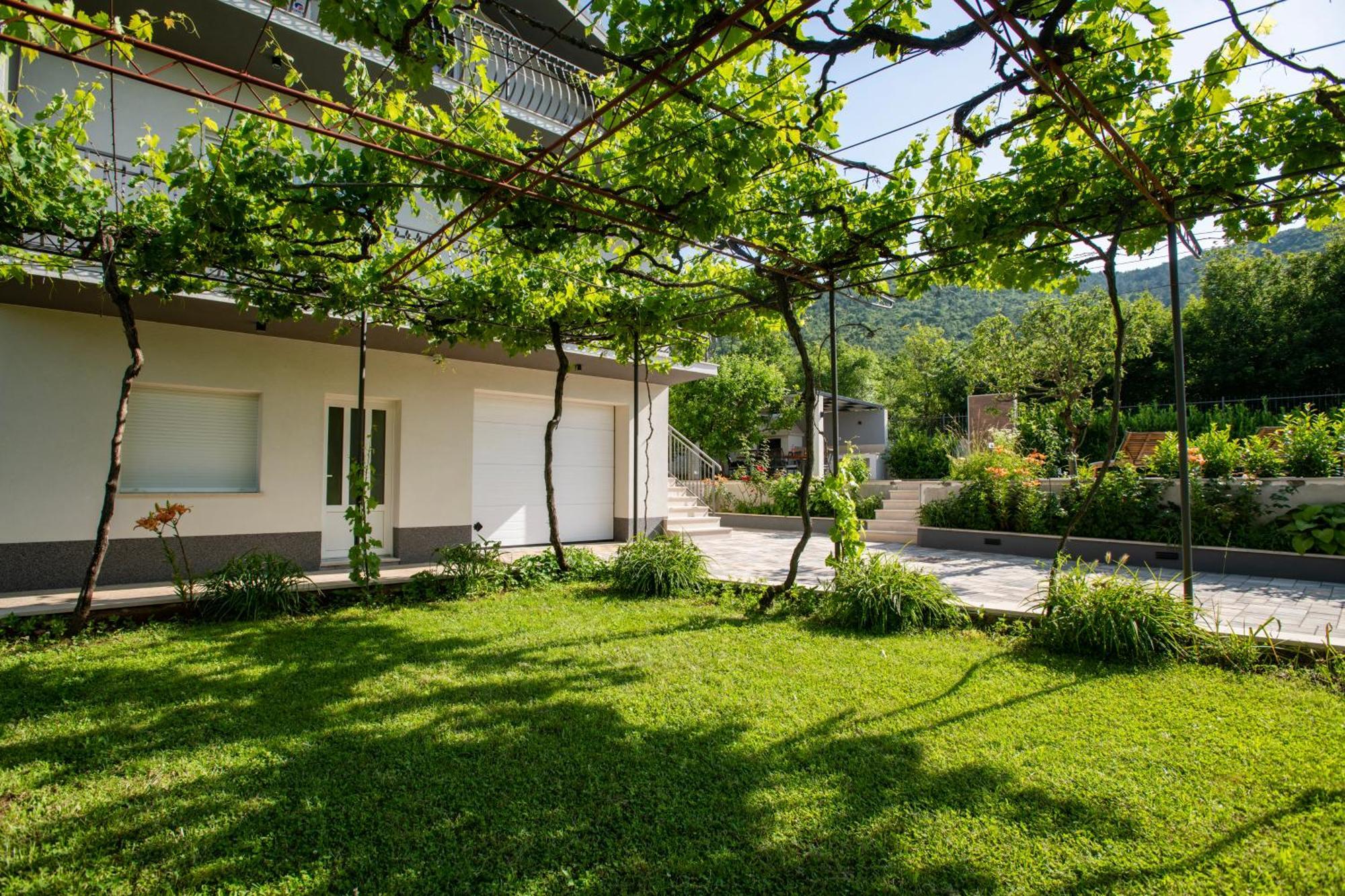 Villa Latica Dicmo Buitenkant foto