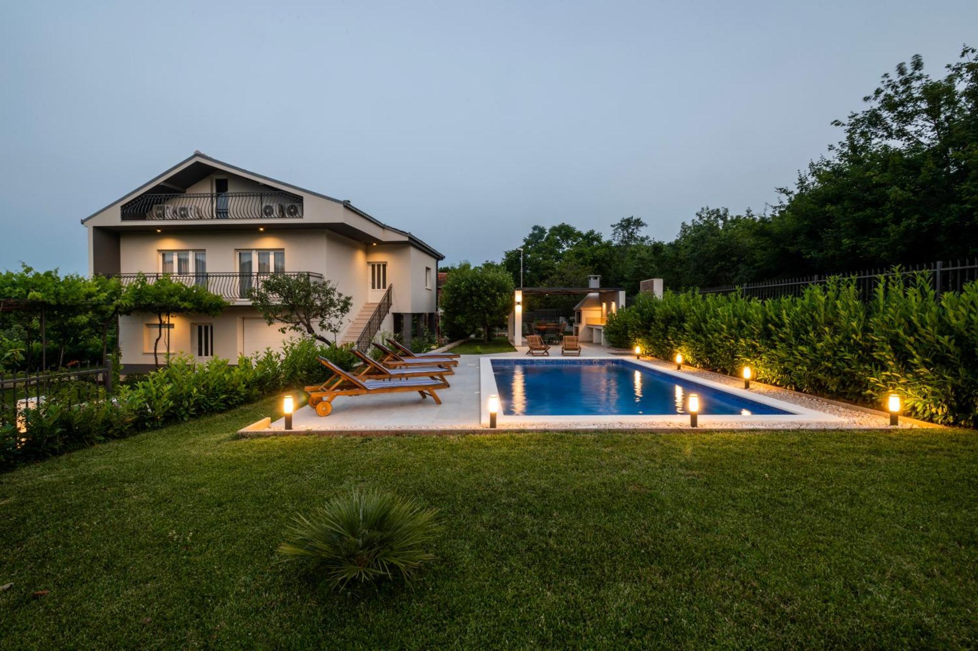 Villa Latica Dicmo Buitenkant foto