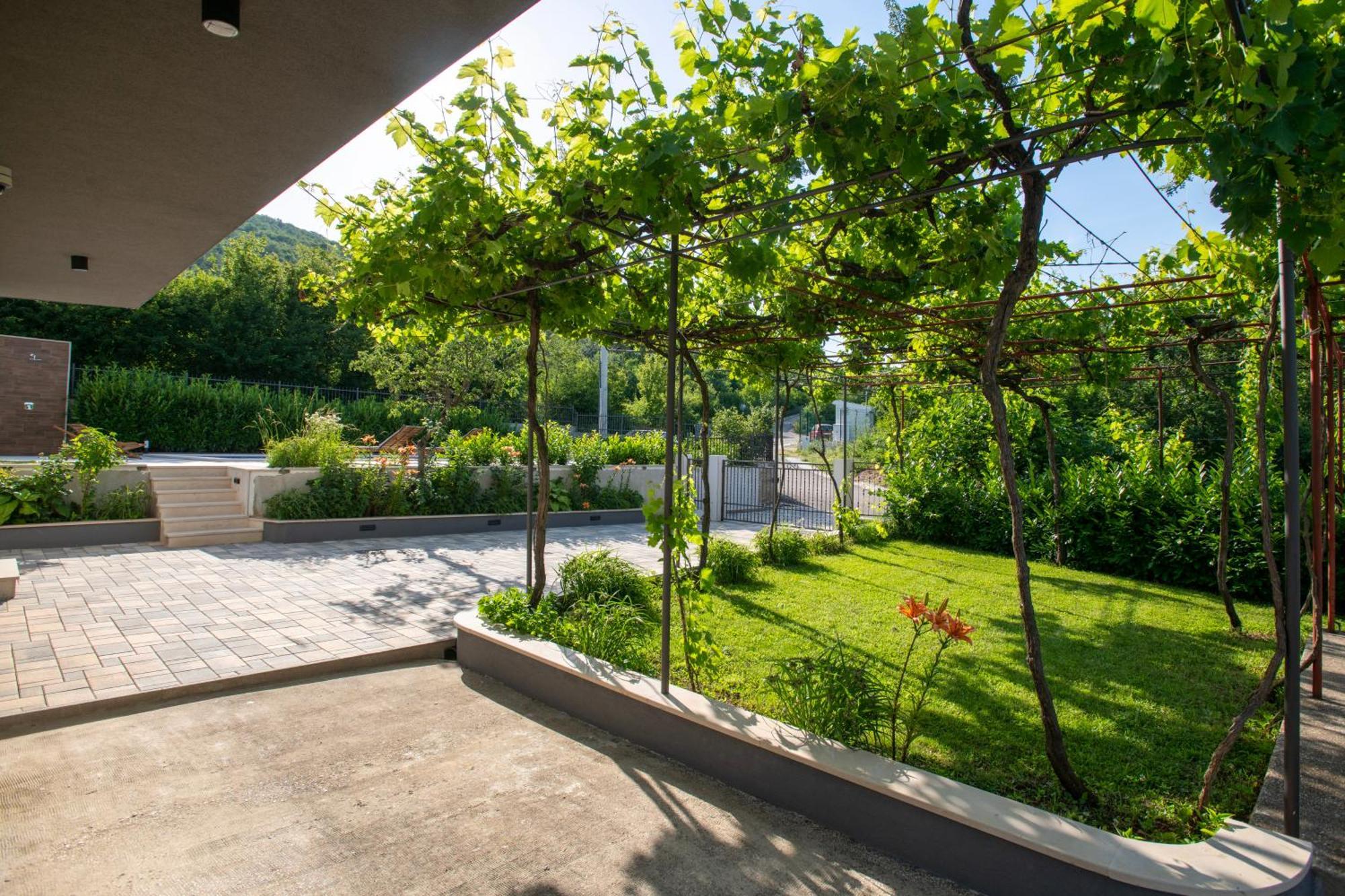 Villa Latica Dicmo Buitenkant foto