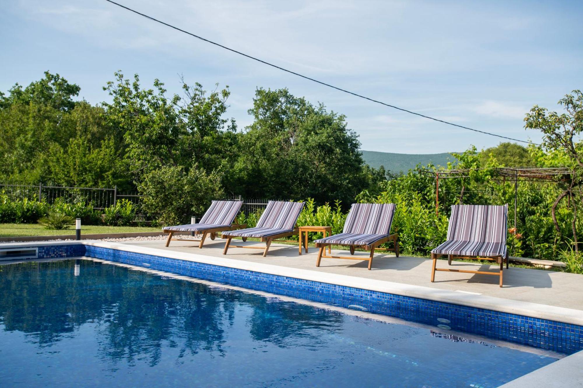 Villa Latica Dicmo Buitenkant foto