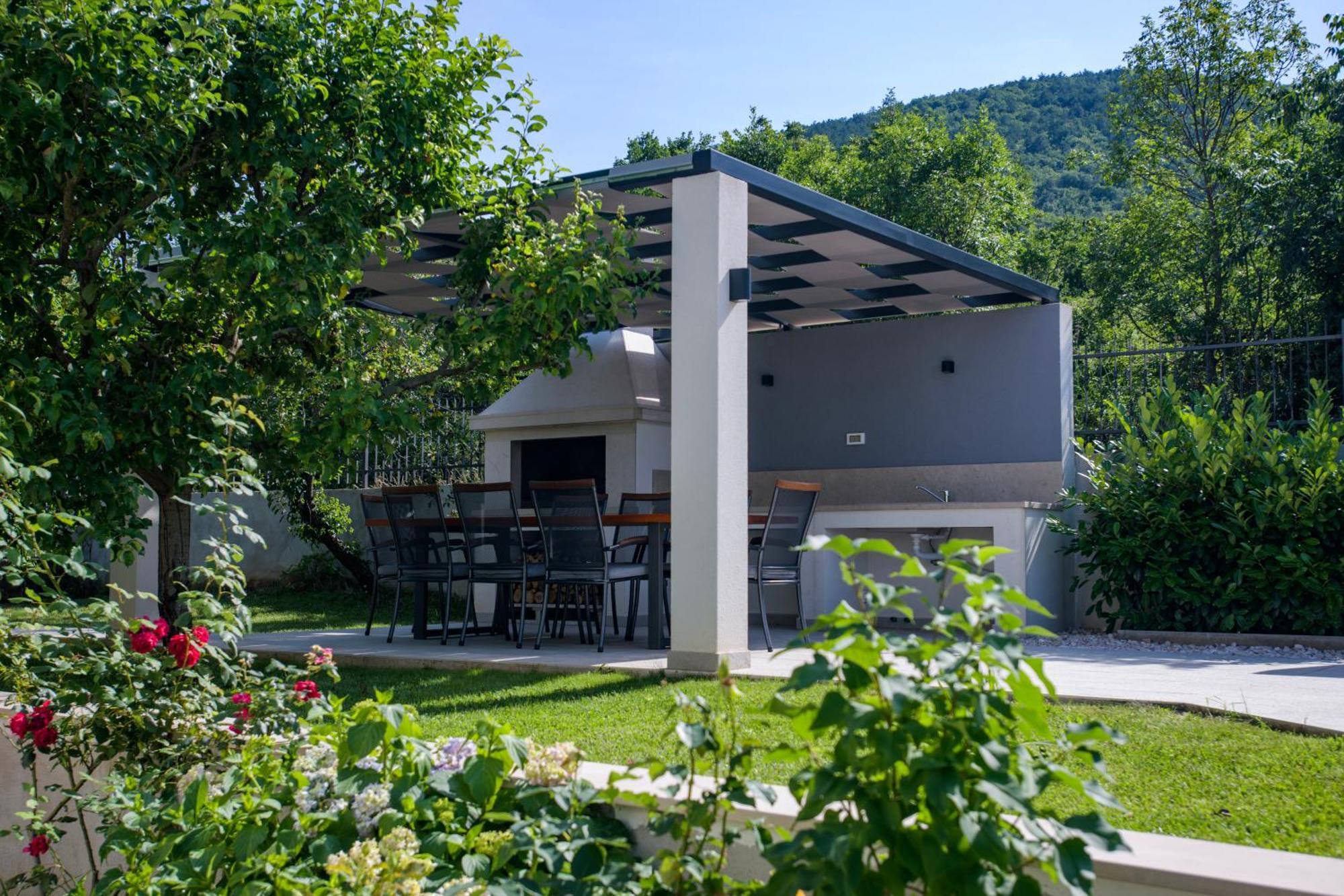 Villa Latica Dicmo Buitenkant foto