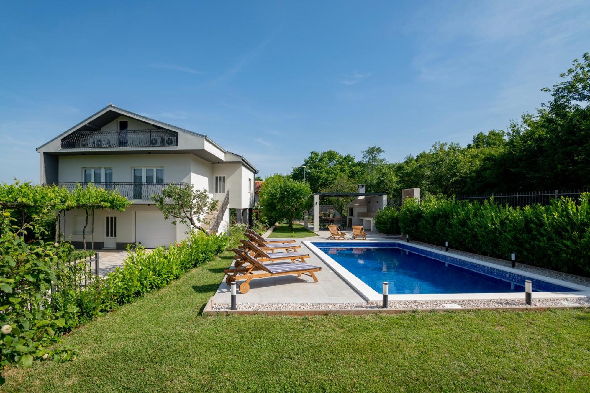 Villa Latica Dicmo Buitenkant foto